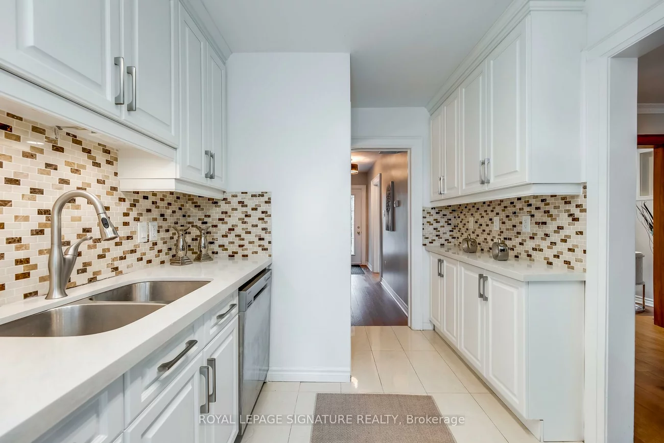 118, Blantyre, Birchcliffe-Cliffside, Toronto