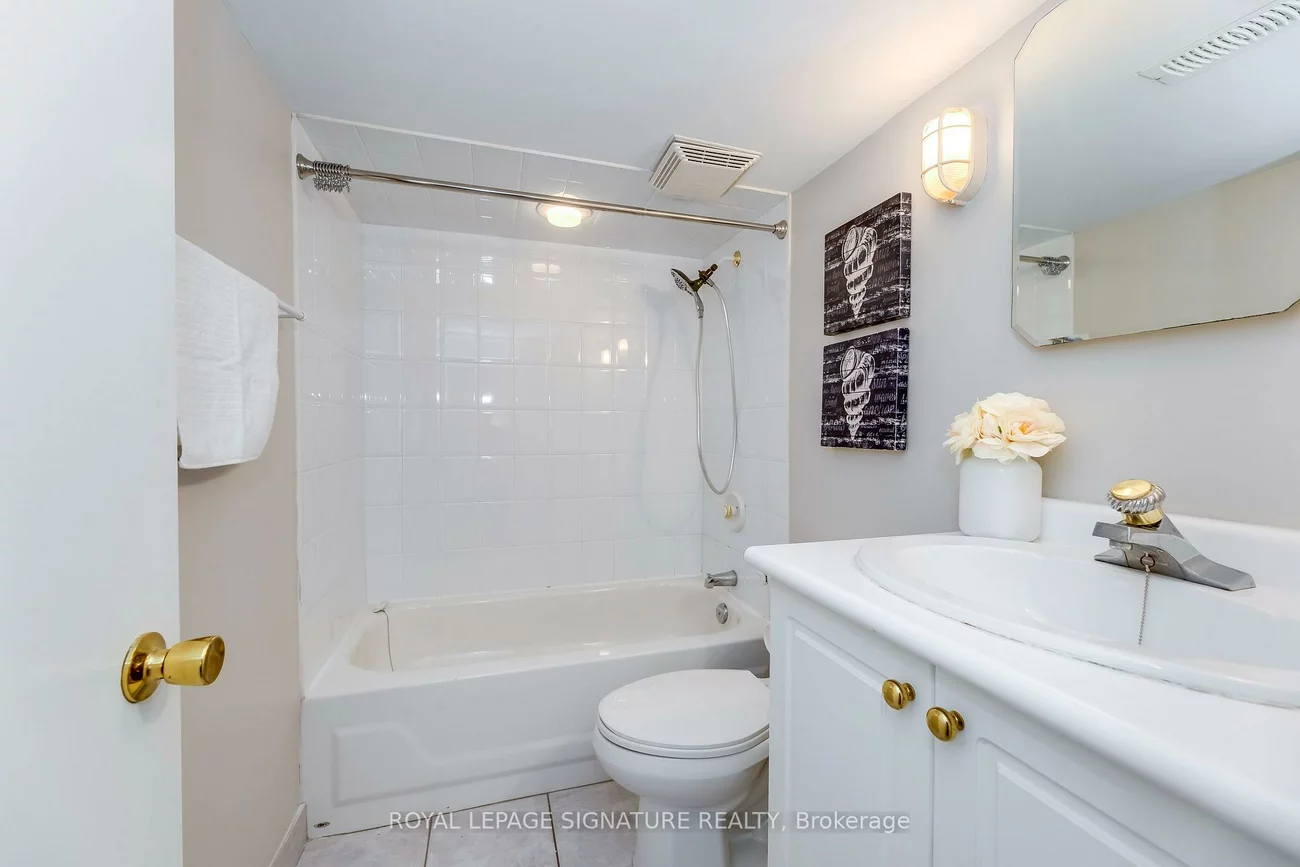 118, Blantyre, Birchcliffe-Cliffside, Toronto