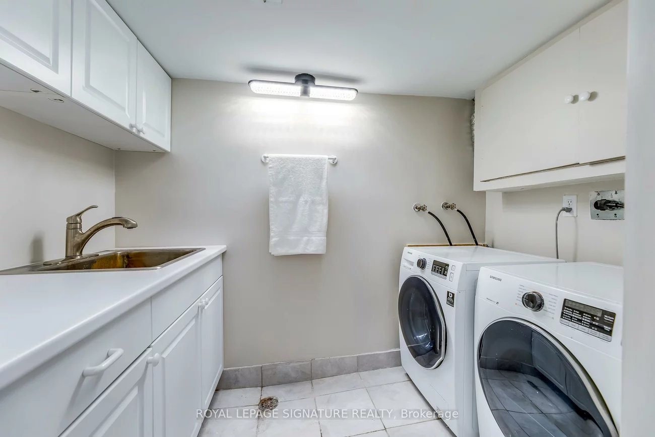 118, Blantyre, Birchcliffe-Cliffside, Toronto