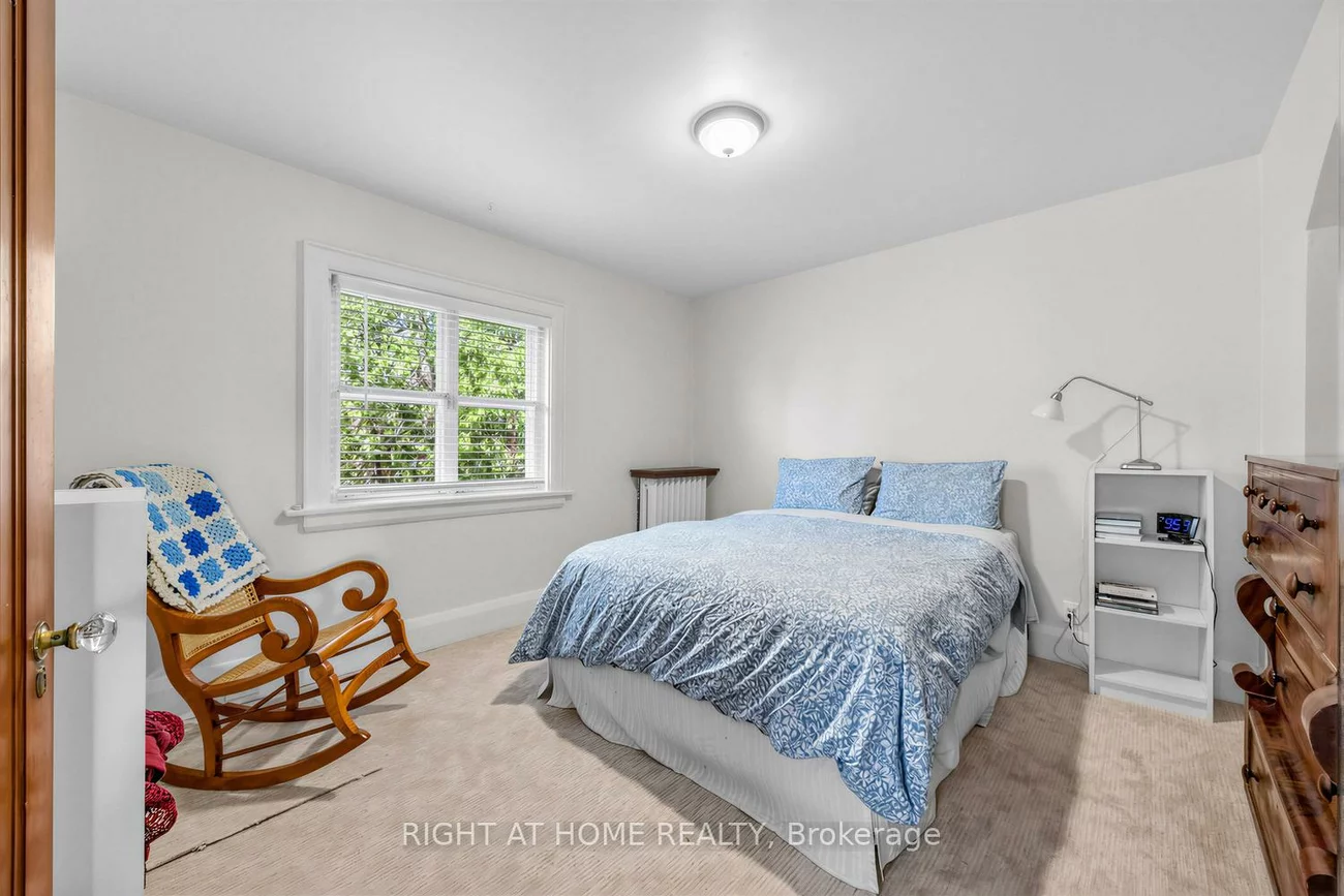 26, Maryland, Crescent Town, Toronto