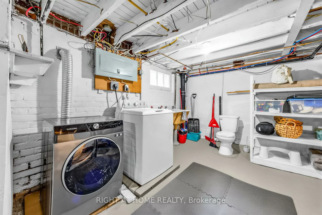 26, Maryland, Crescent Town, Toronto