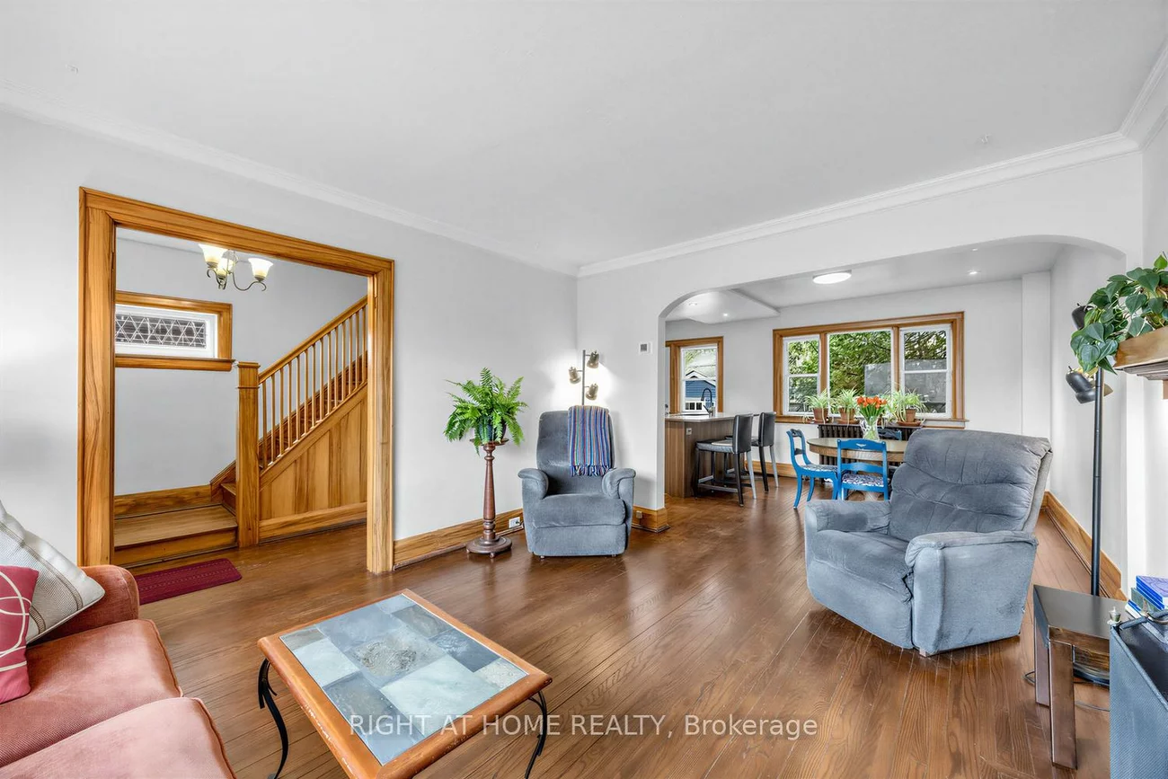 26, Maryland, Crescent Town, Toronto