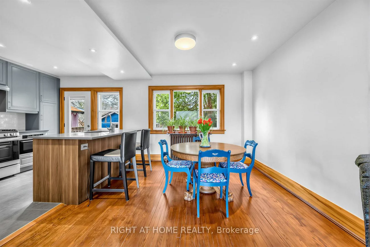 26, Maryland, Crescent Town, Toronto