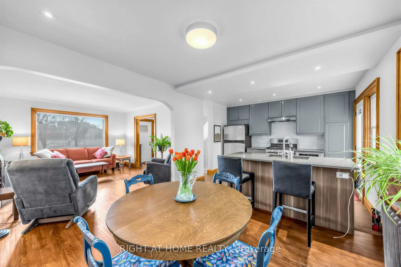 26, Maryland, Crescent Town, Toronto