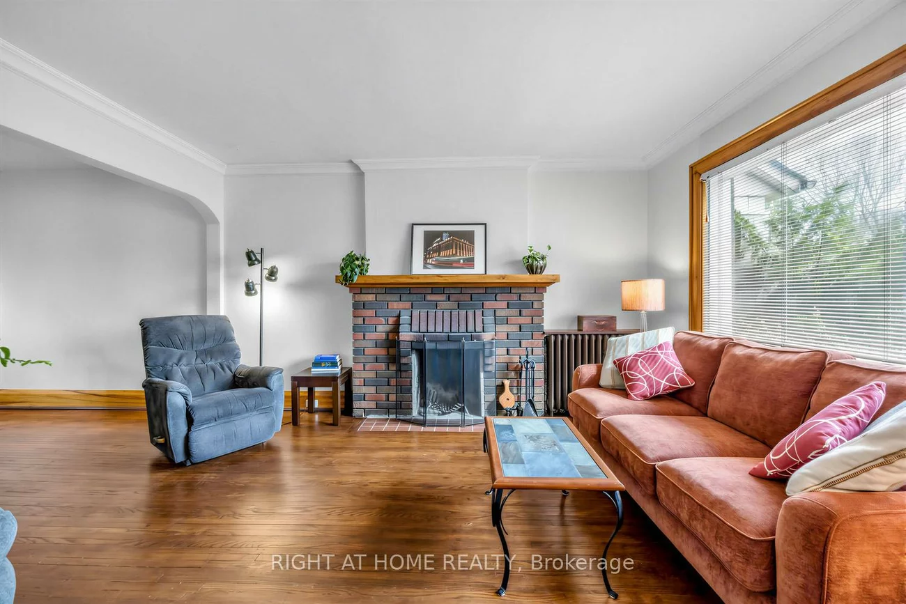 26, Maryland, Crescent Town, Toronto