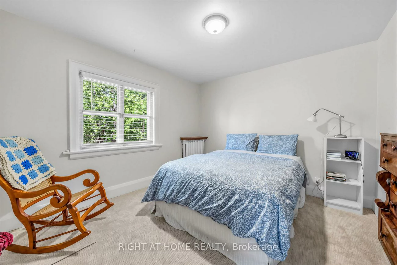 26, Maryland, Crescent Town, Toronto