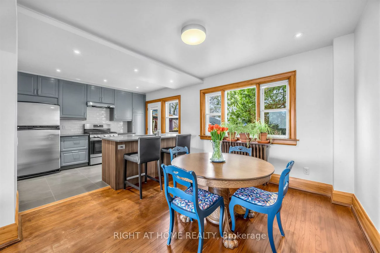 26, Maryland, Crescent Town, Toronto