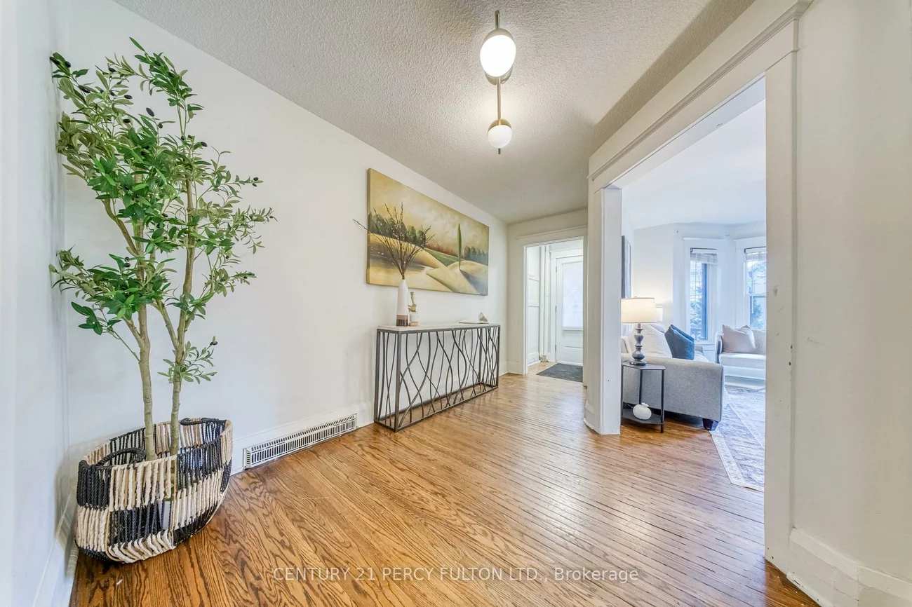 10, Redwood, Greenwood-Coxwell, Toronto