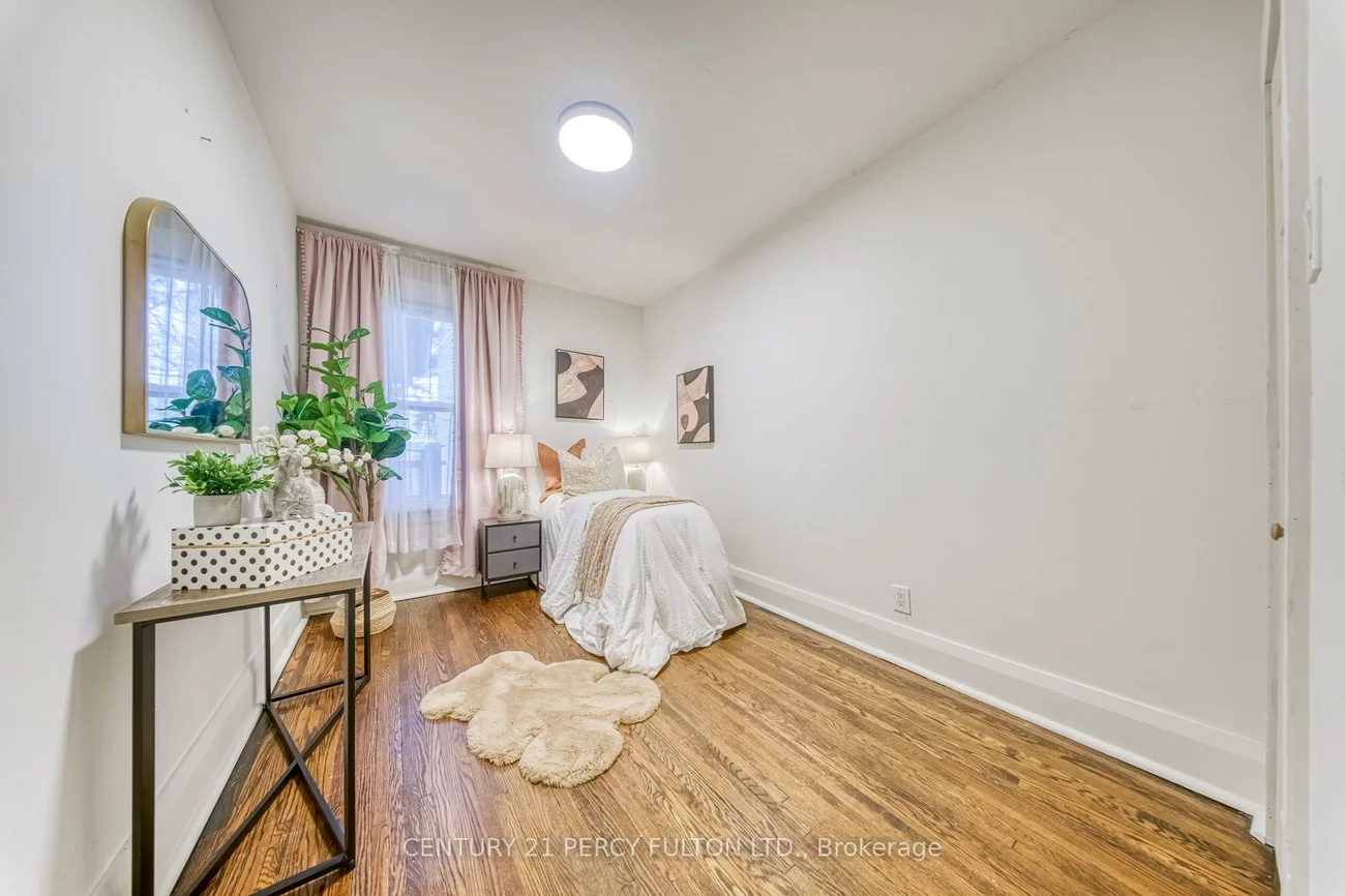 10, Redwood, Greenwood-Coxwell, Toronto
