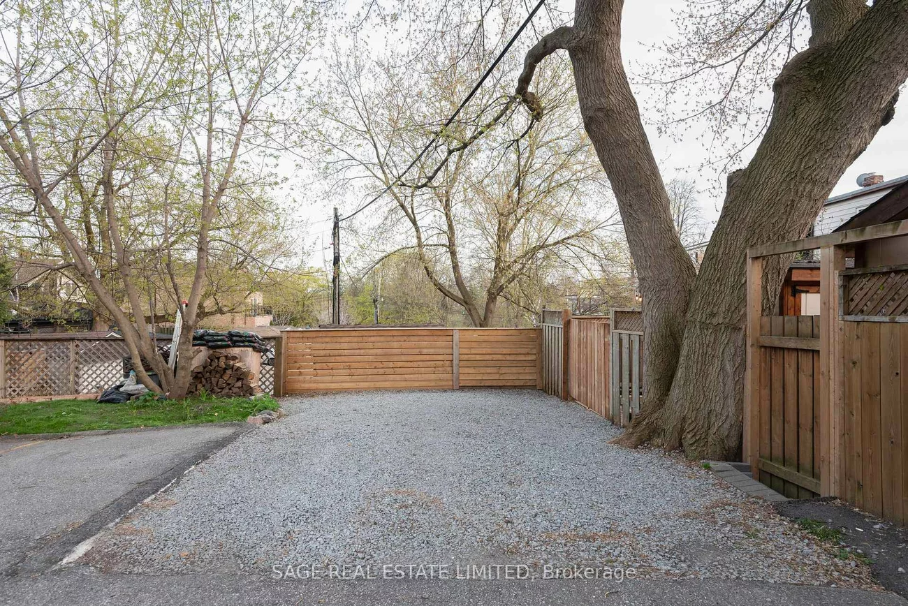 31, Glenmore, Woodbine Corridor, Toronto