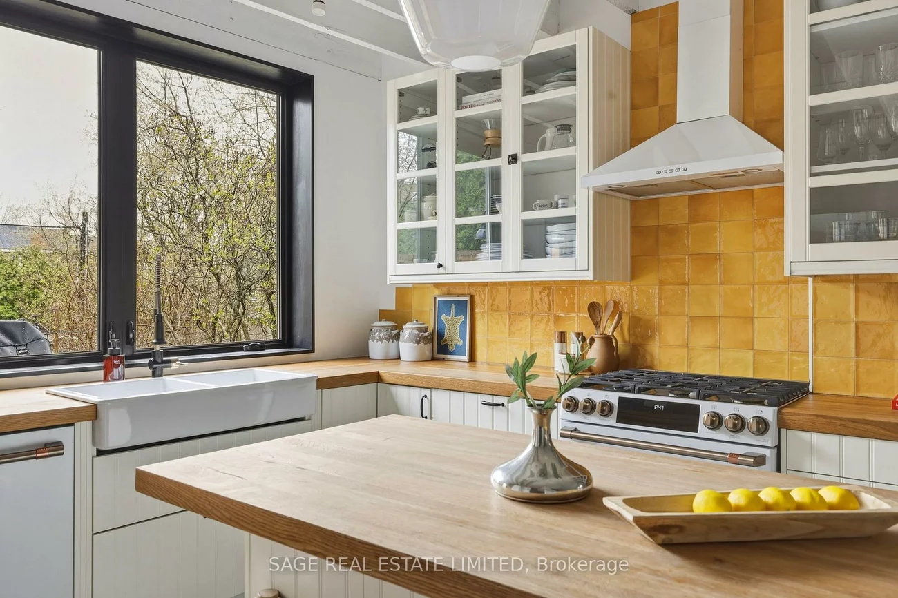 31, Glenmore, Woodbine Corridor, Toronto