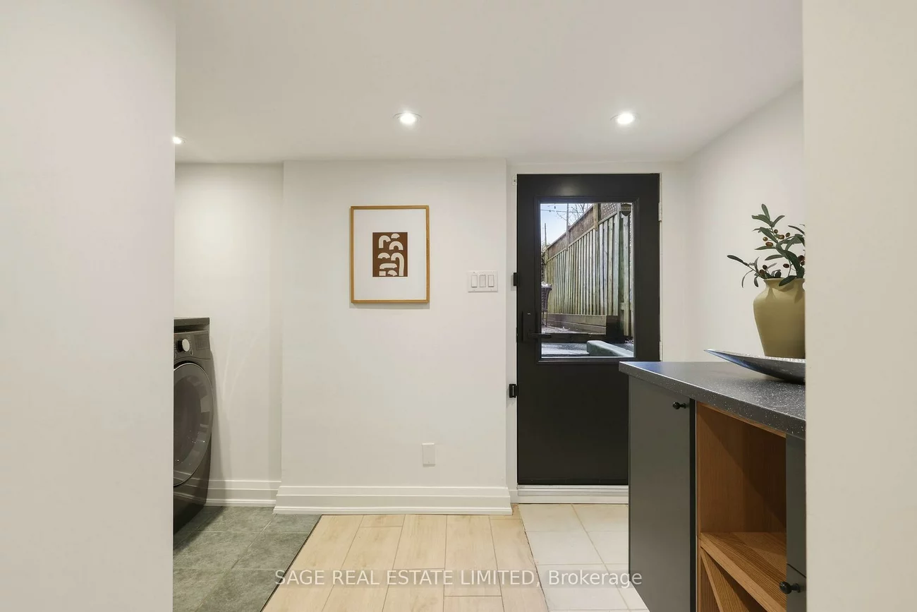 31, Glenmore, Woodbine Corridor, Toronto