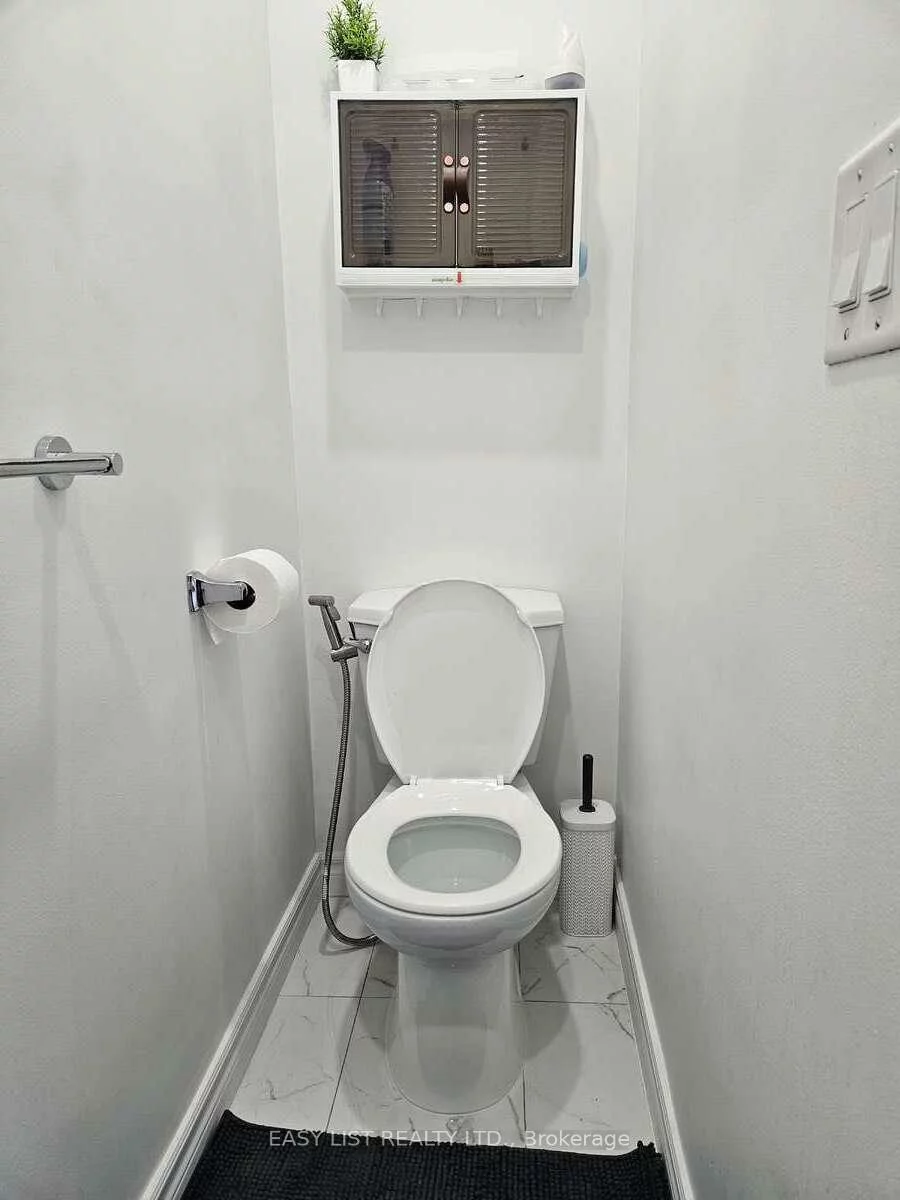 15, Barnes, Woburn, Toronto