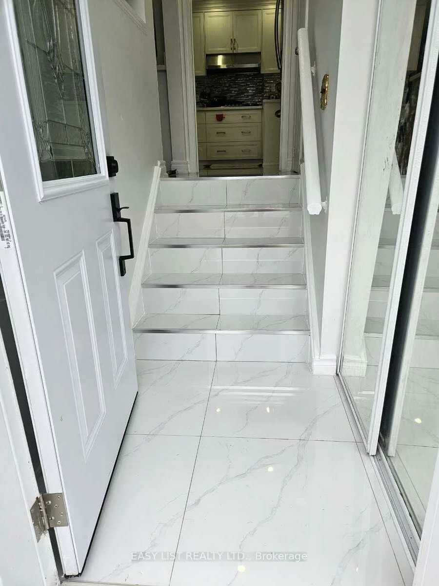 15, Barnes, Woburn, Toronto