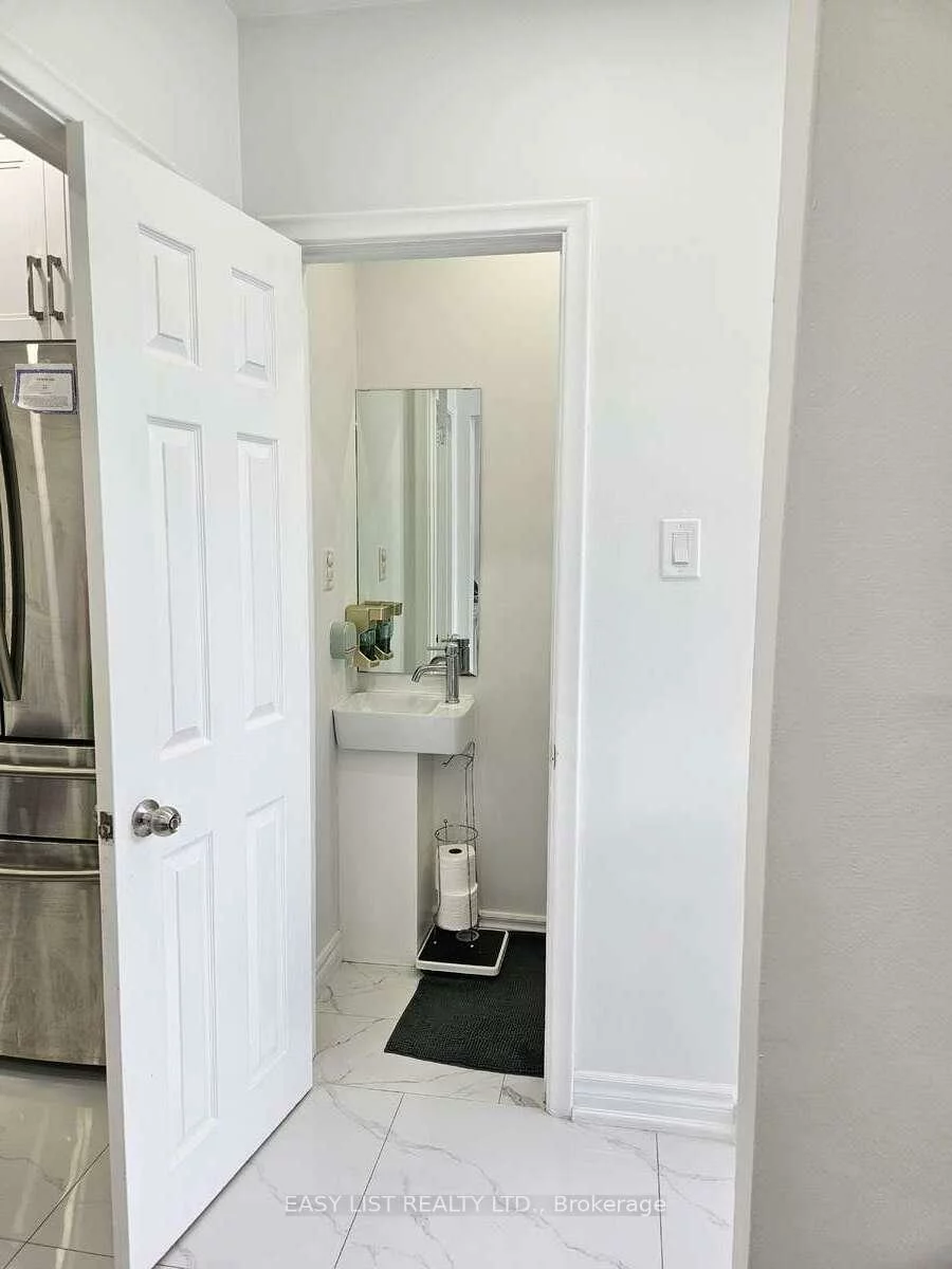 15, Barnes, Woburn, Toronto