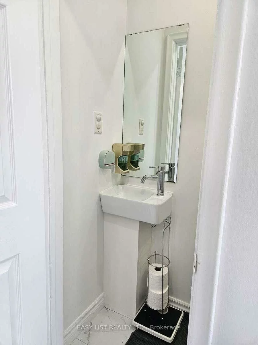 15, Barnes, Woburn, Toronto