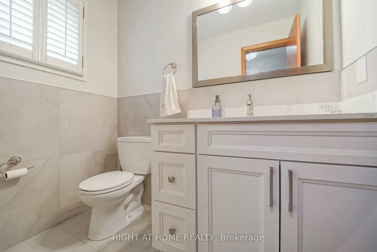 2, Lapworth, Steeles, Toronto