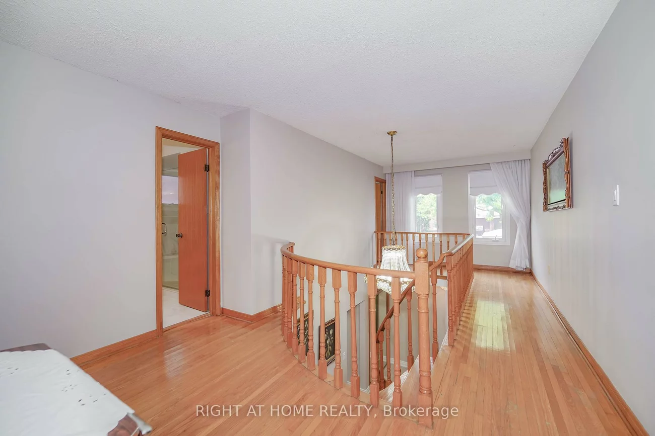 2, Lapworth, Steeles, Toronto