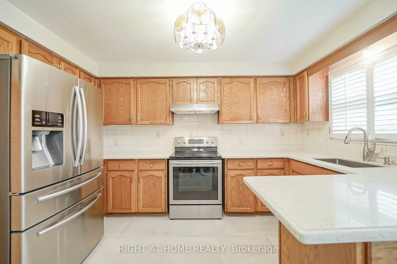 2, Lapworth, Steeles, Toronto