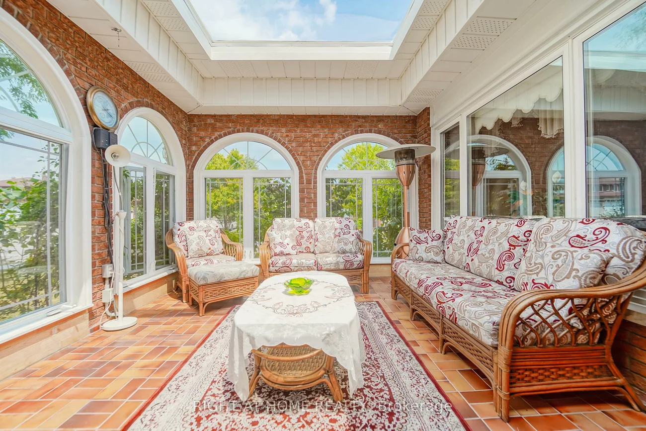 2, Lapworth, Steeles, Toronto