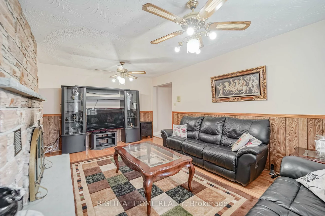 2, Lapworth, Steeles, Toronto