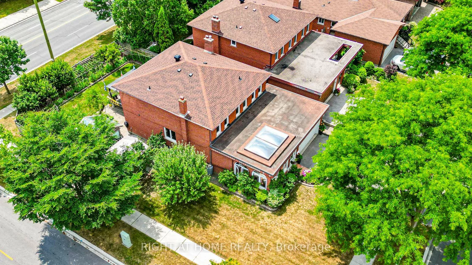 2, Lapworth, Steeles, Toronto