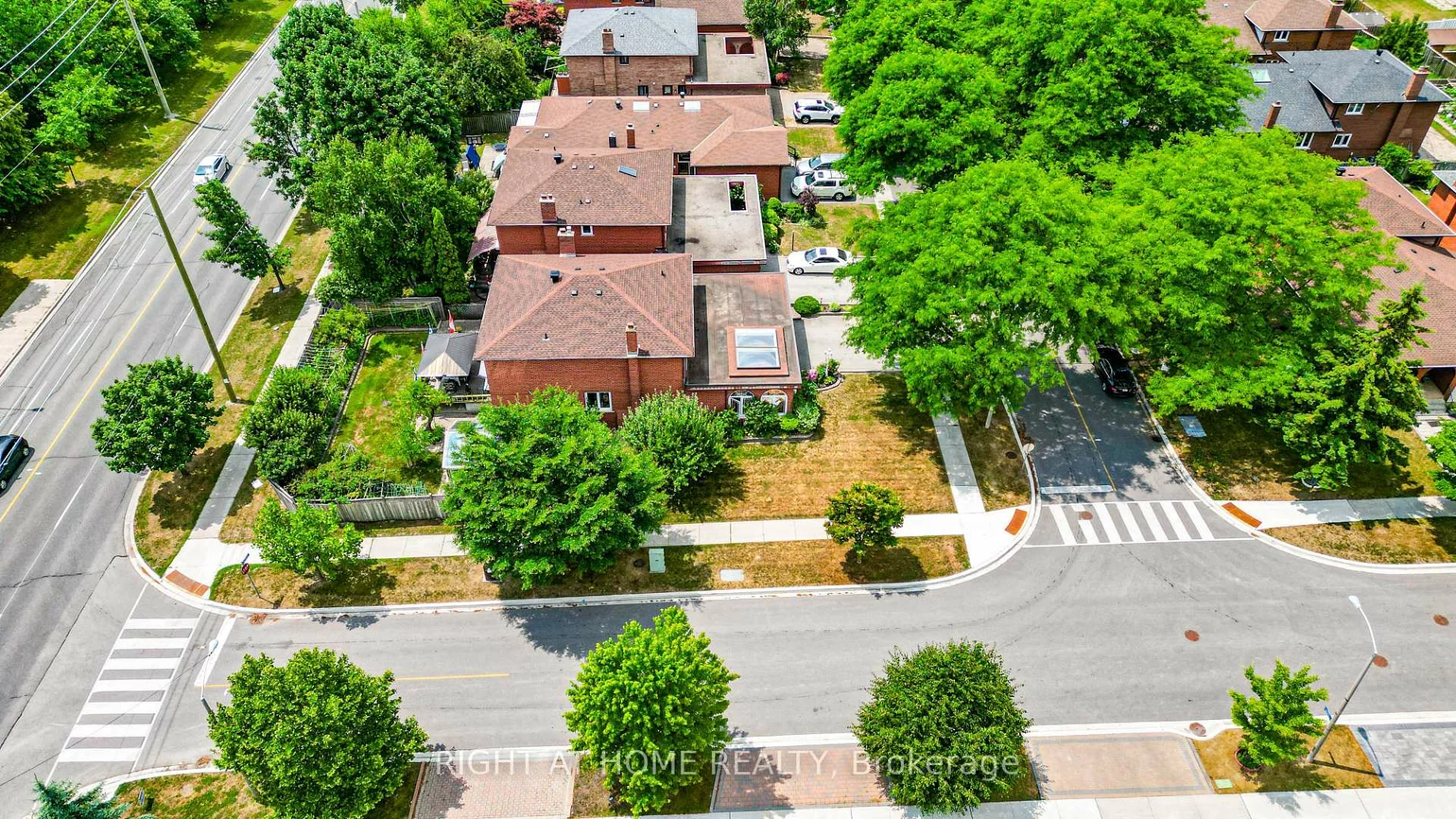 2, Lapworth, Steeles, Toronto