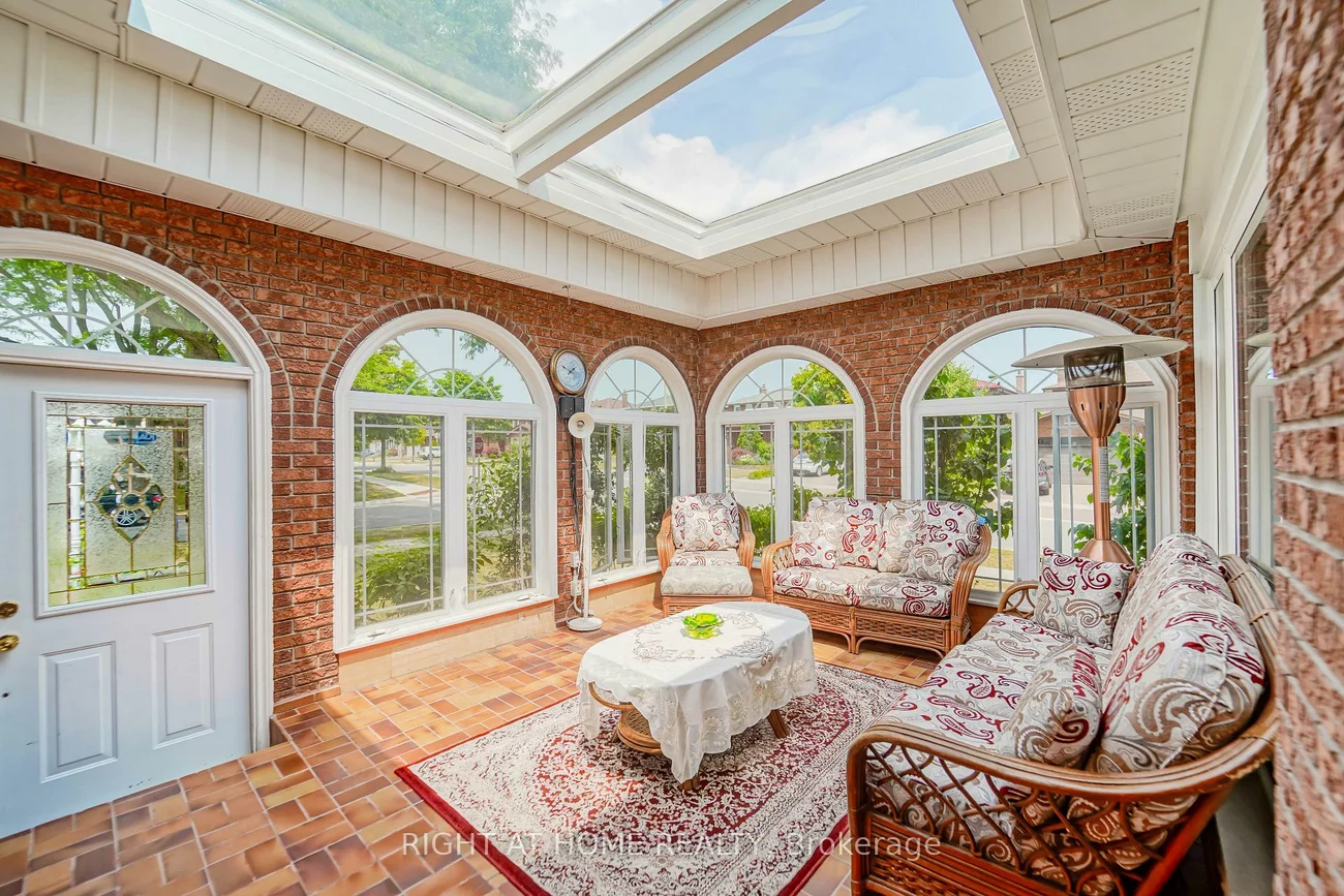 2, Lapworth, Steeles, Toronto