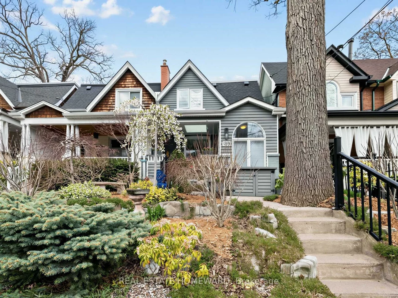 199, Lee, The Beaches, Toronto
