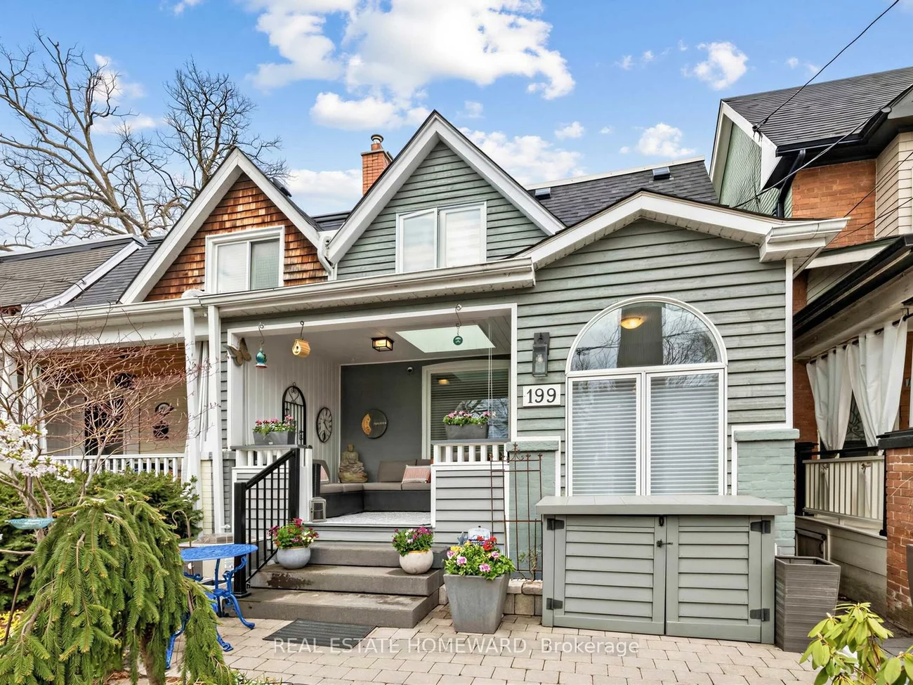 199, Lee, The Beaches, Toronto