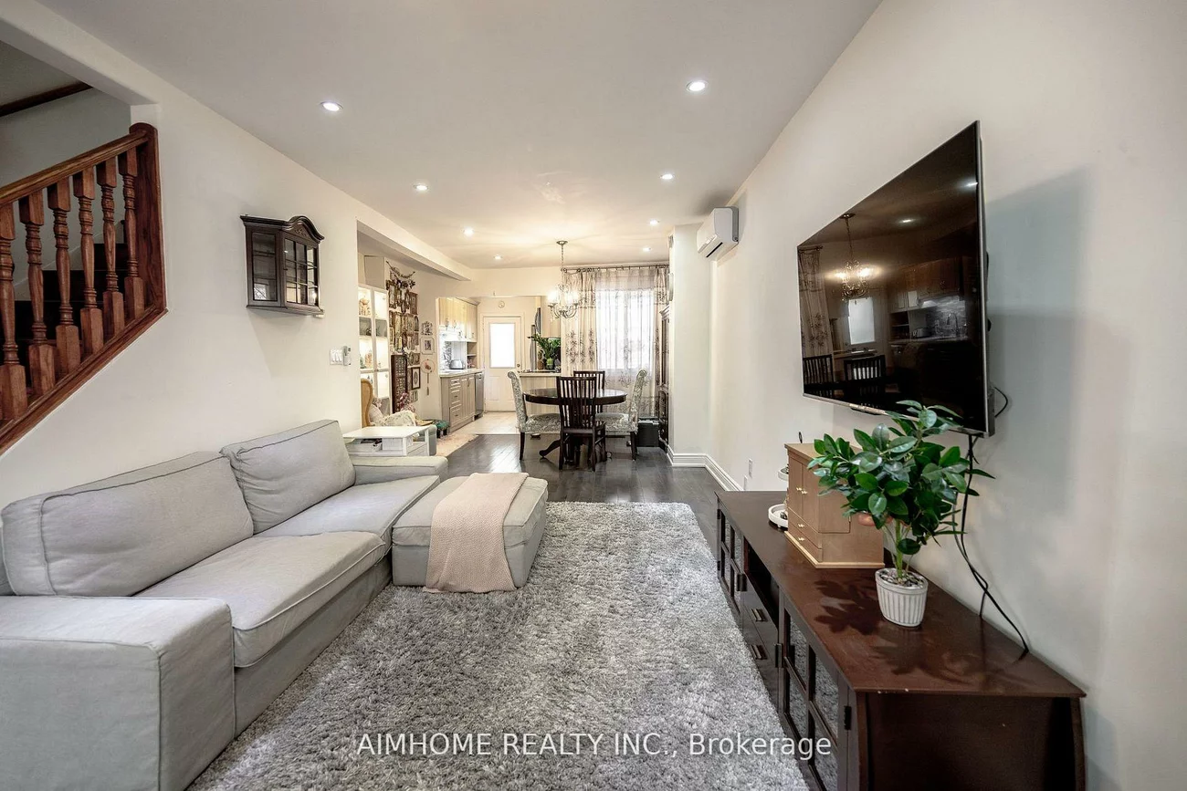 266, Coleridge, Woodbine-Lumsden, Toronto
