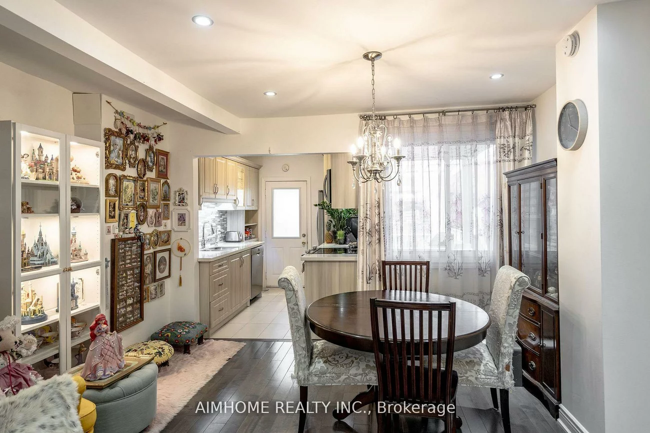 266, Coleridge, Woodbine-Lumsden, Toronto