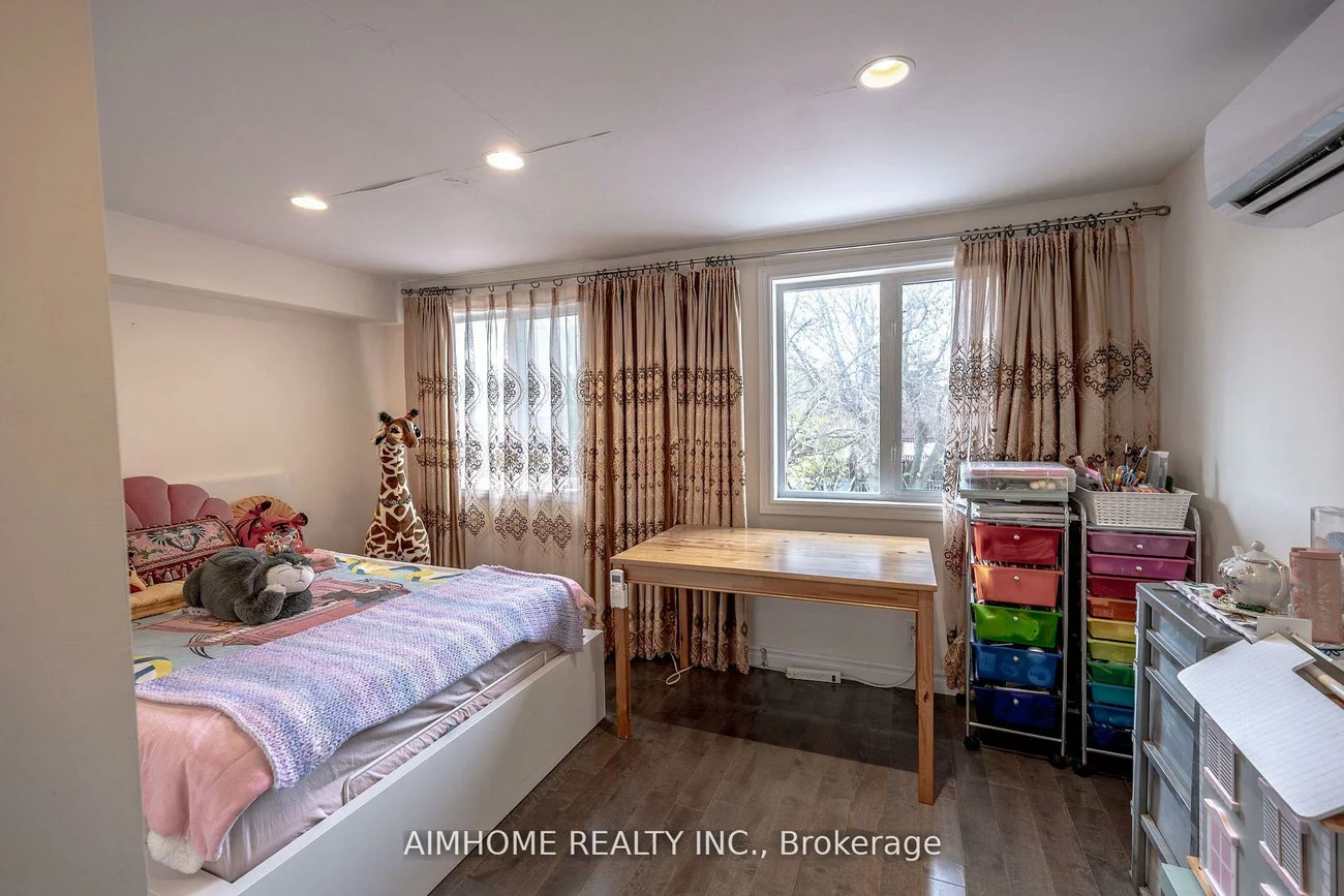 266, Coleridge, Woodbine-Lumsden, Toronto