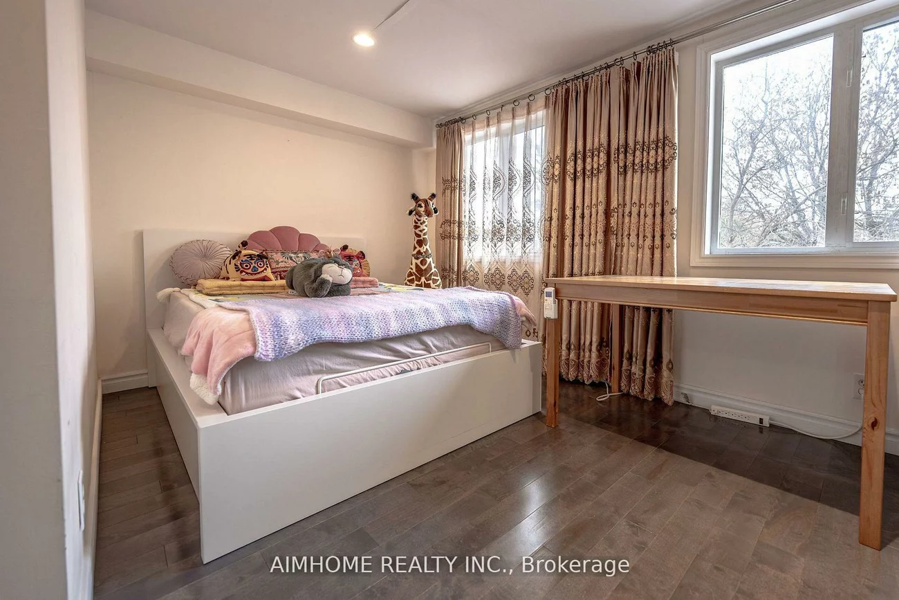 266, Coleridge, Woodbine-Lumsden, Toronto