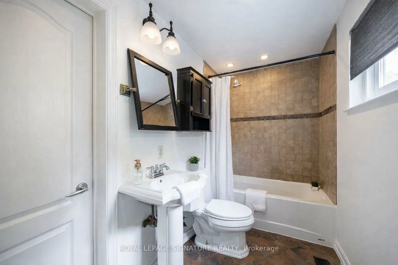 105, Catalina, Guildwood, Toronto