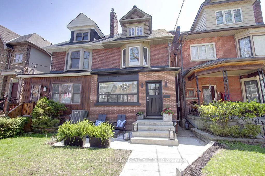 39, Dixon, The Beaches, Toronto