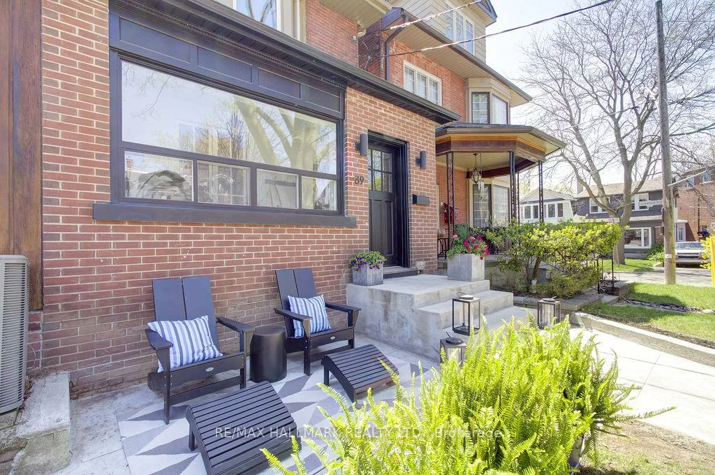 39, Dixon, The Beaches, Toronto