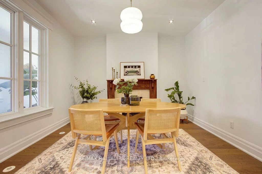 39, Dixon, The Beaches, Toronto