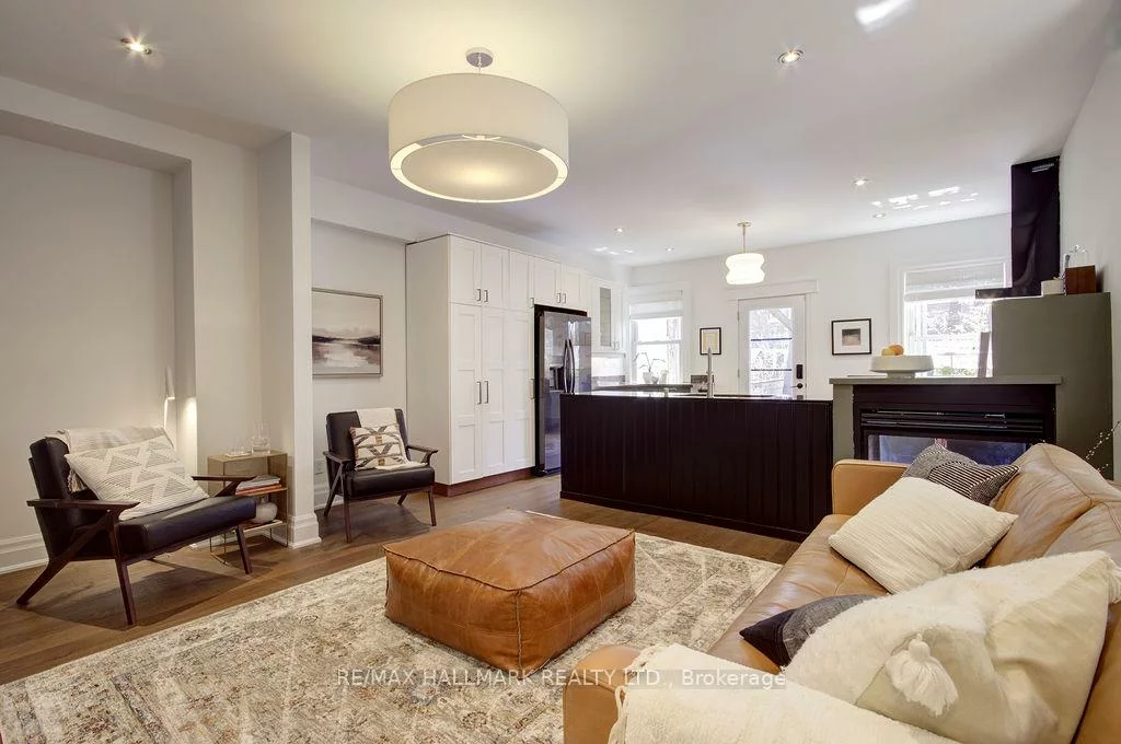 39, Dixon, The Beaches, Toronto