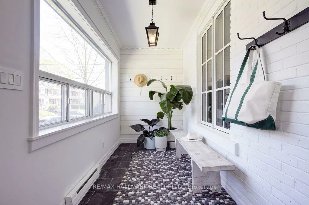 39, Dixon, The Beaches, Toronto