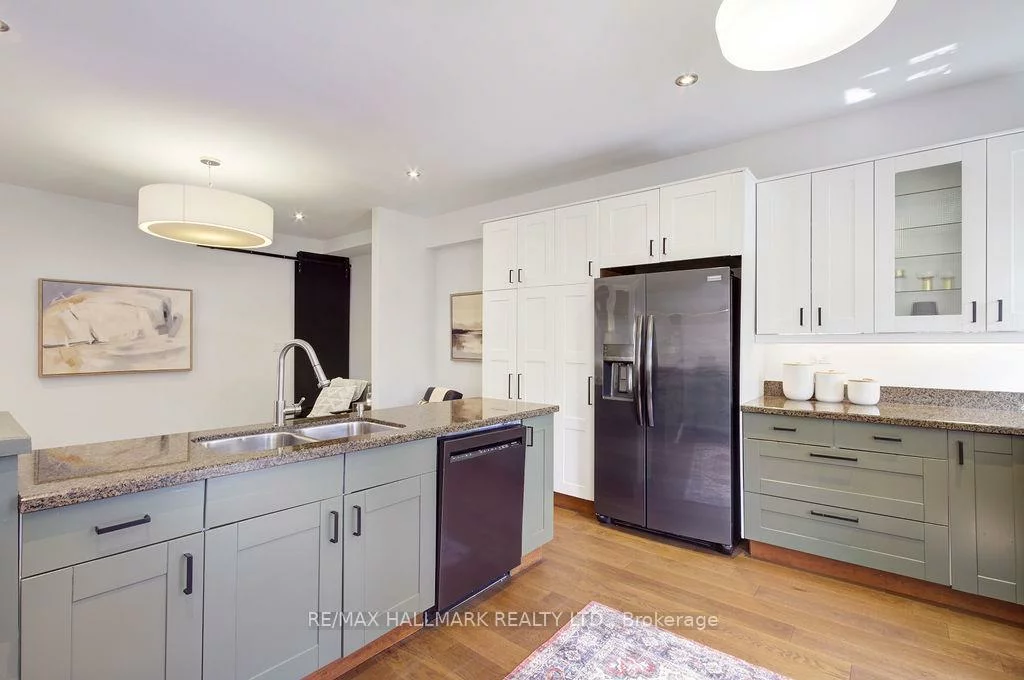 39, Dixon, The Beaches, Toronto