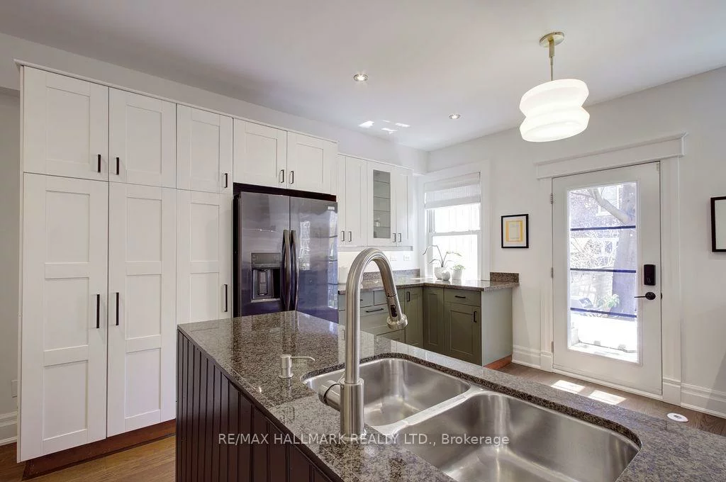 39, Dixon, The Beaches, Toronto