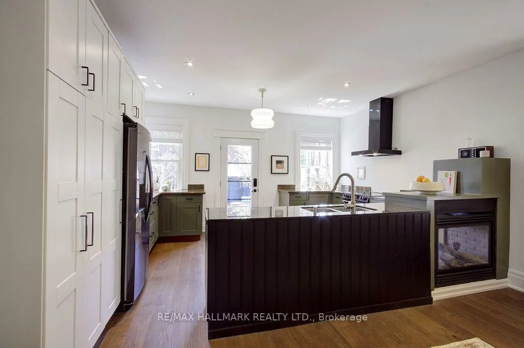39, Dixon, The Beaches, Toronto