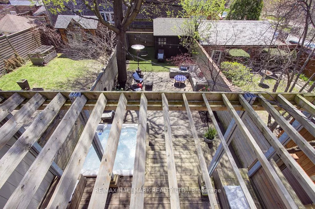39, Dixon, The Beaches, Toronto