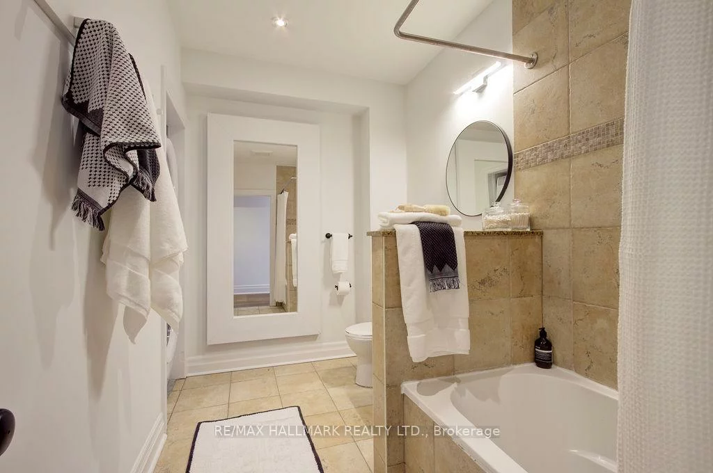 39, Dixon, The Beaches, Toronto