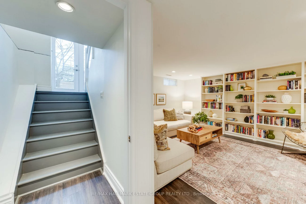 203, Rhodes, Greenwood-Coxwell, Toronto