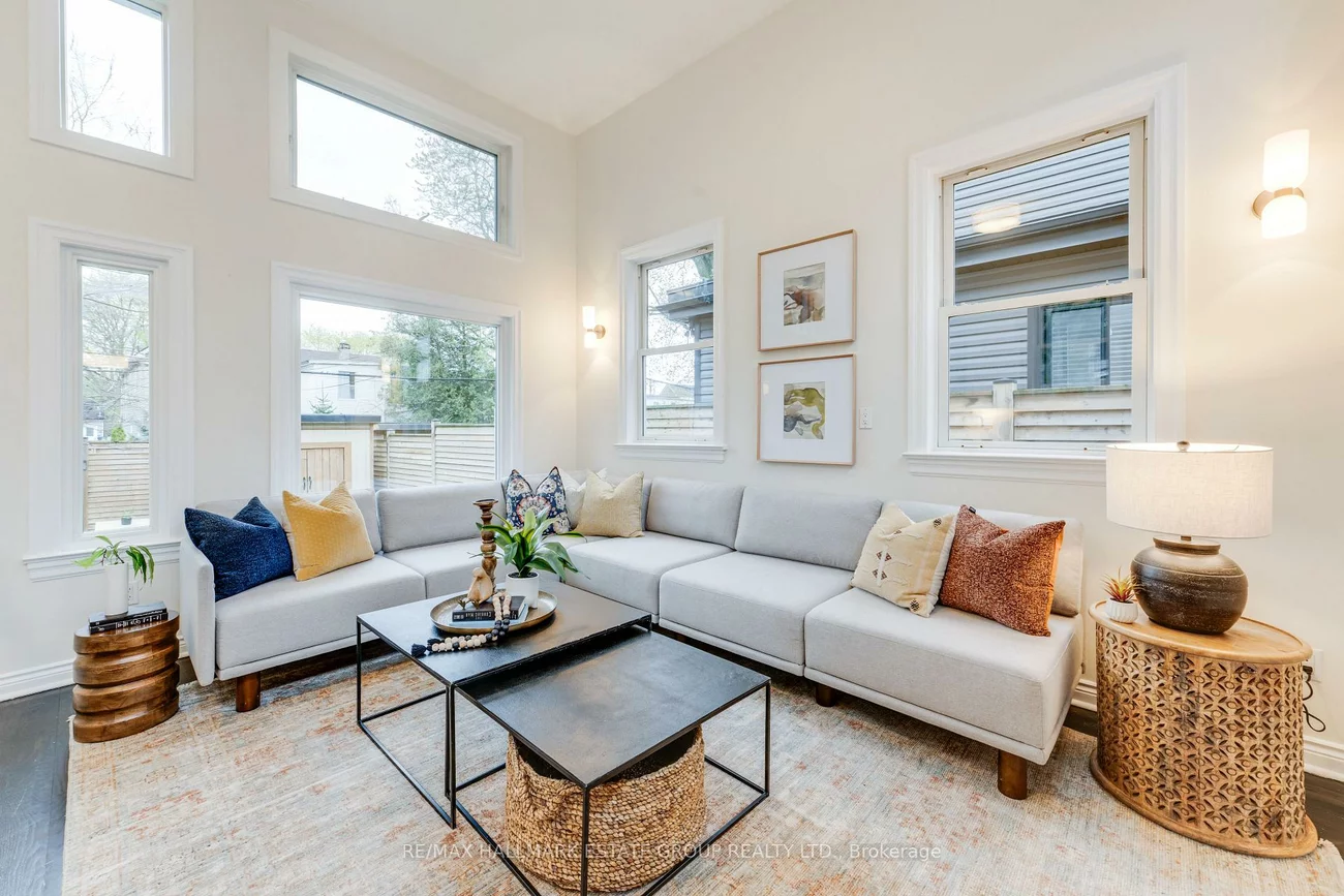 203, Rhodes, Greenwood-Coxwell, Toronto