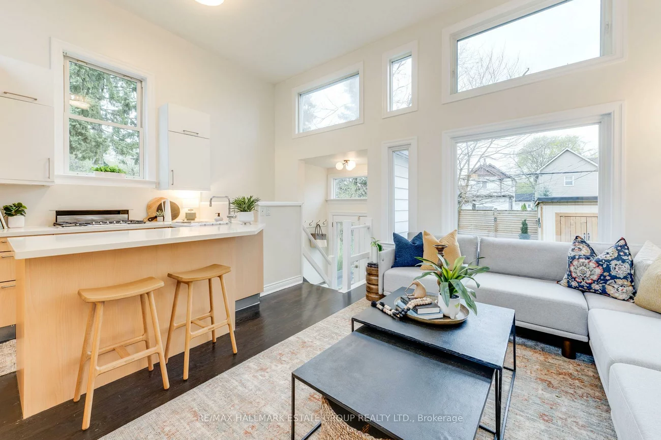 203, Rhodes, Greenwood-Coxwell, Toronto