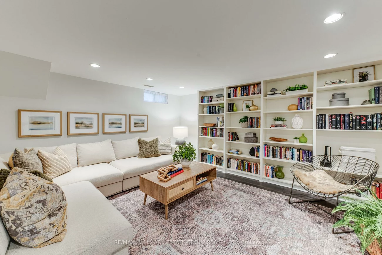 203, Rhodes, Greenwood-Coxwell, Toronto