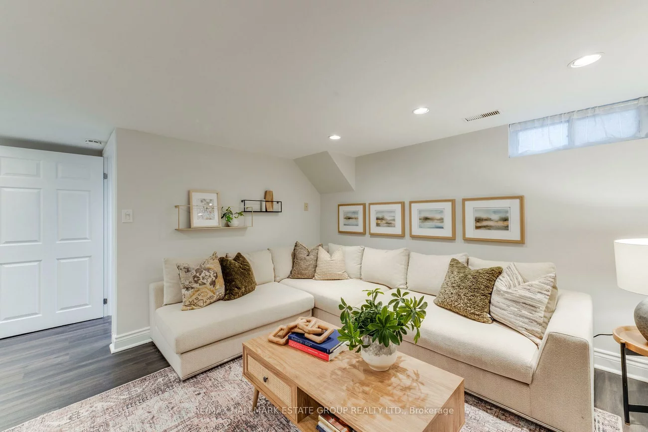203, Rhodes, Greenwood-Coxwell, Toronto